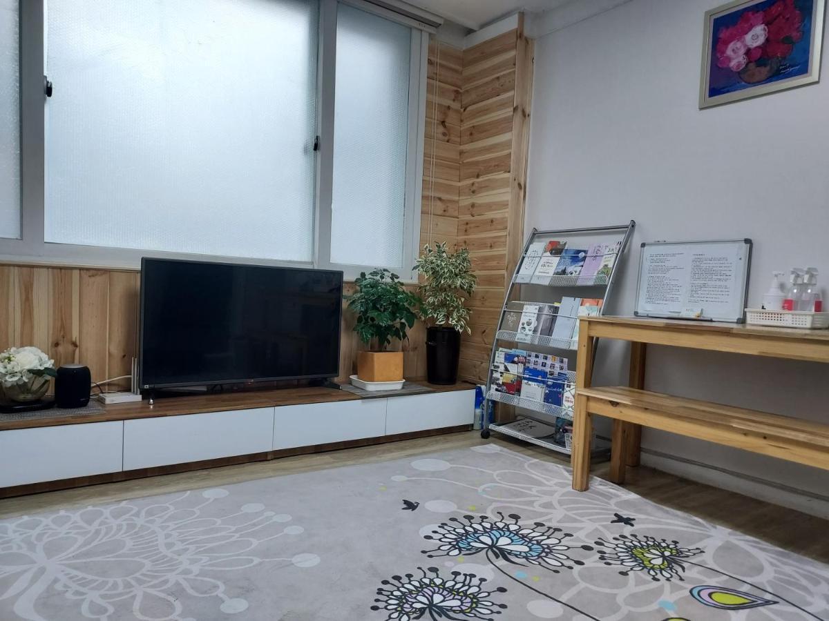 J&J Guesthouse Jeonju Exterior photo